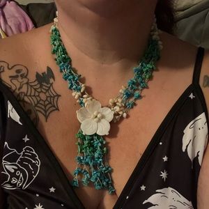 Shell floral necklace